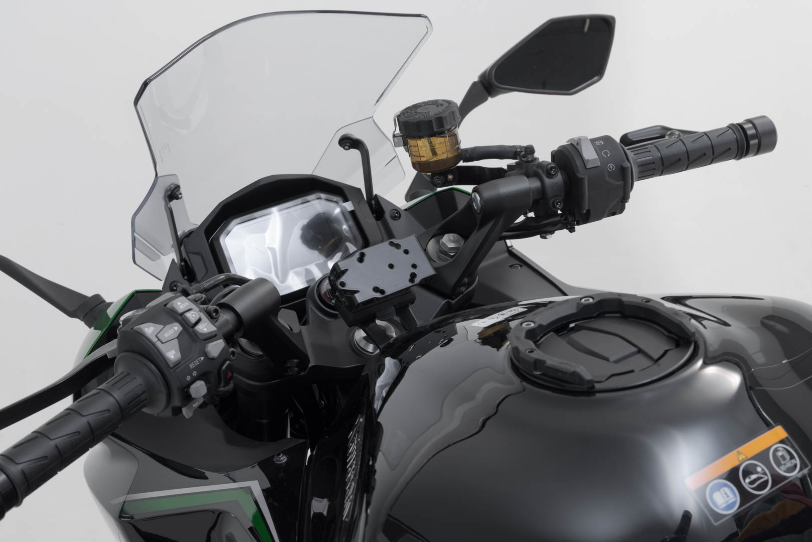 Support GPS pour guidon Noir. Kawasaki Z1000SX, Ninja 1000SX.