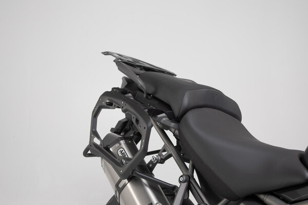 Soporte lateral PRO Negro. Modelos Triumph Tiger 800 (10-).