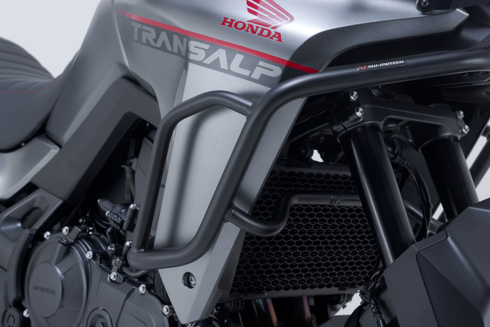 Protecciones laterales de motor Negro. Honda XL750 Transalp (22-).