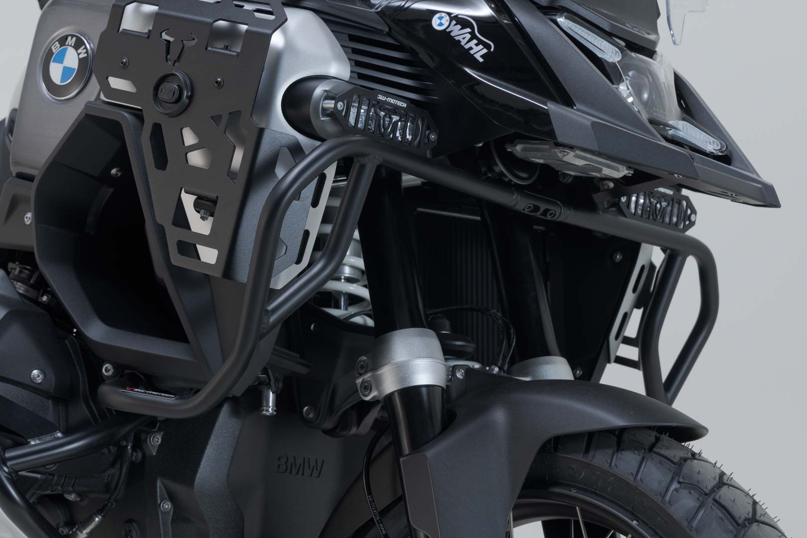 Barra di protezione superiore Nero. BMW R 1300 GS Adventure (24-). Per OEM SBL.