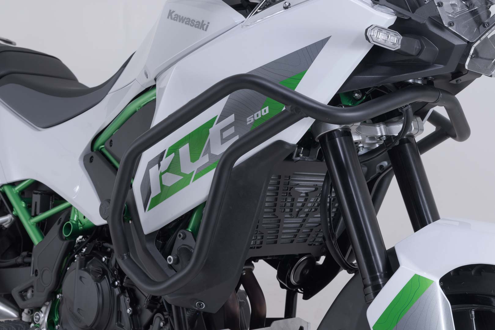 Barra di protezione motore Nero. Kawasaki KLE500 / KLE500 SE (26-).