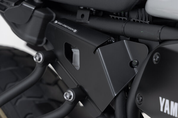 Protezione serbatoio liquido dei freni Negro. Yamaha XSR700 (15-) / XT (19-).