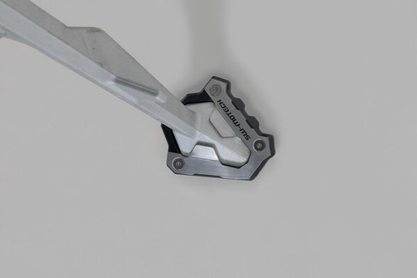 Base maggiorata per cavalletto laterale Argento/Nero. BMW F 900 GS (23-).