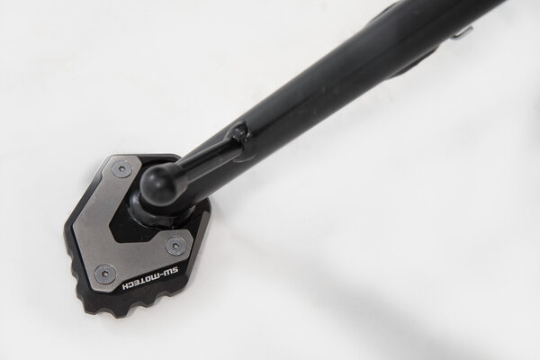 Base maggiorata per cavalletto laterale Nero/Argento. BMW F 750 / 800 GS (17-).