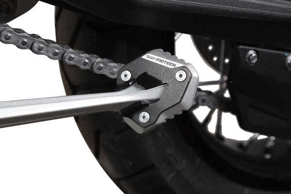 Base maggiorata per cavalletto laterale Nero/Argento. Modelli Triumph Tiger 800 (10-17)