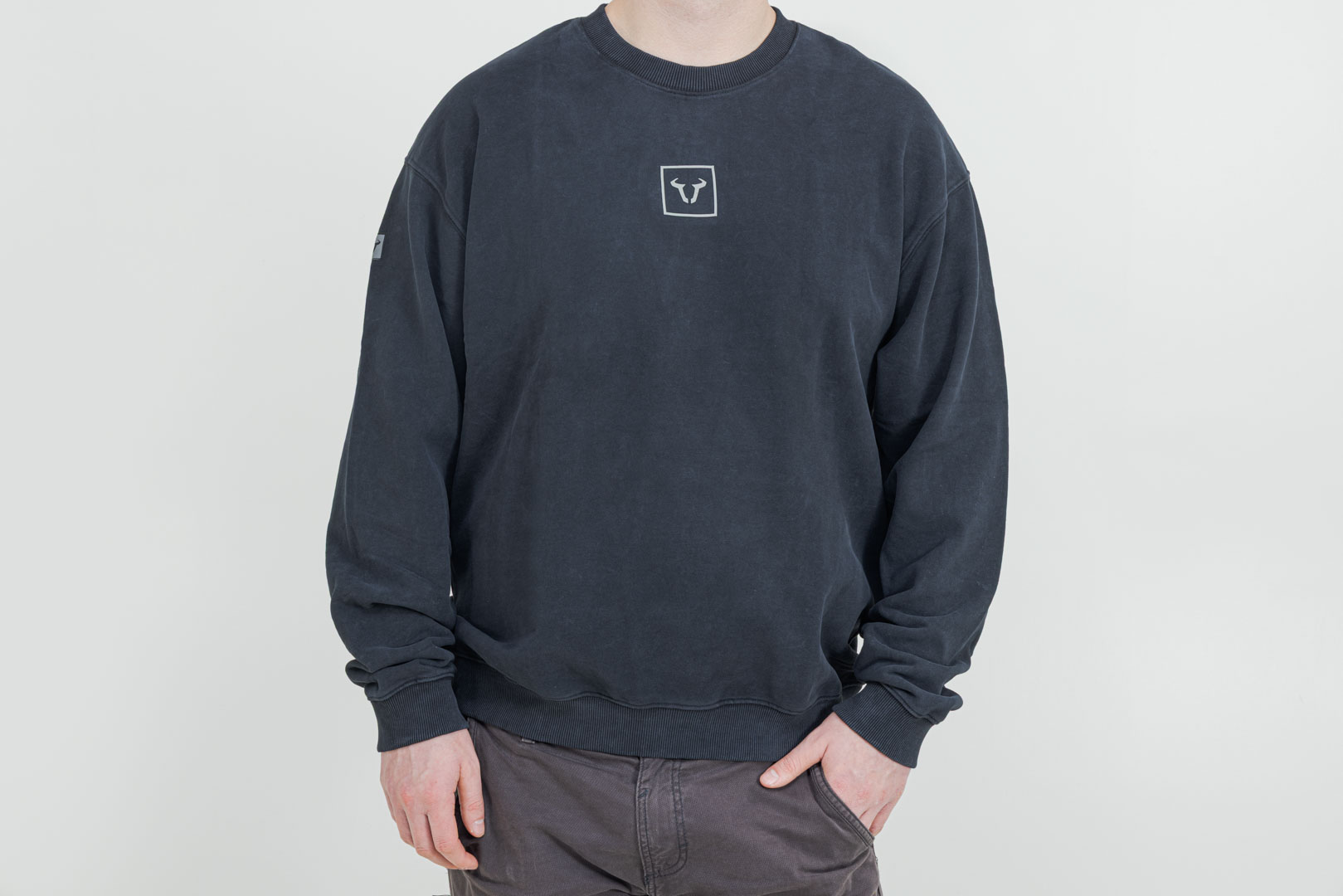 Maglia girocollo – Riders Line Grigio scuro. Optic Wash. Unisex. Taglia XS.