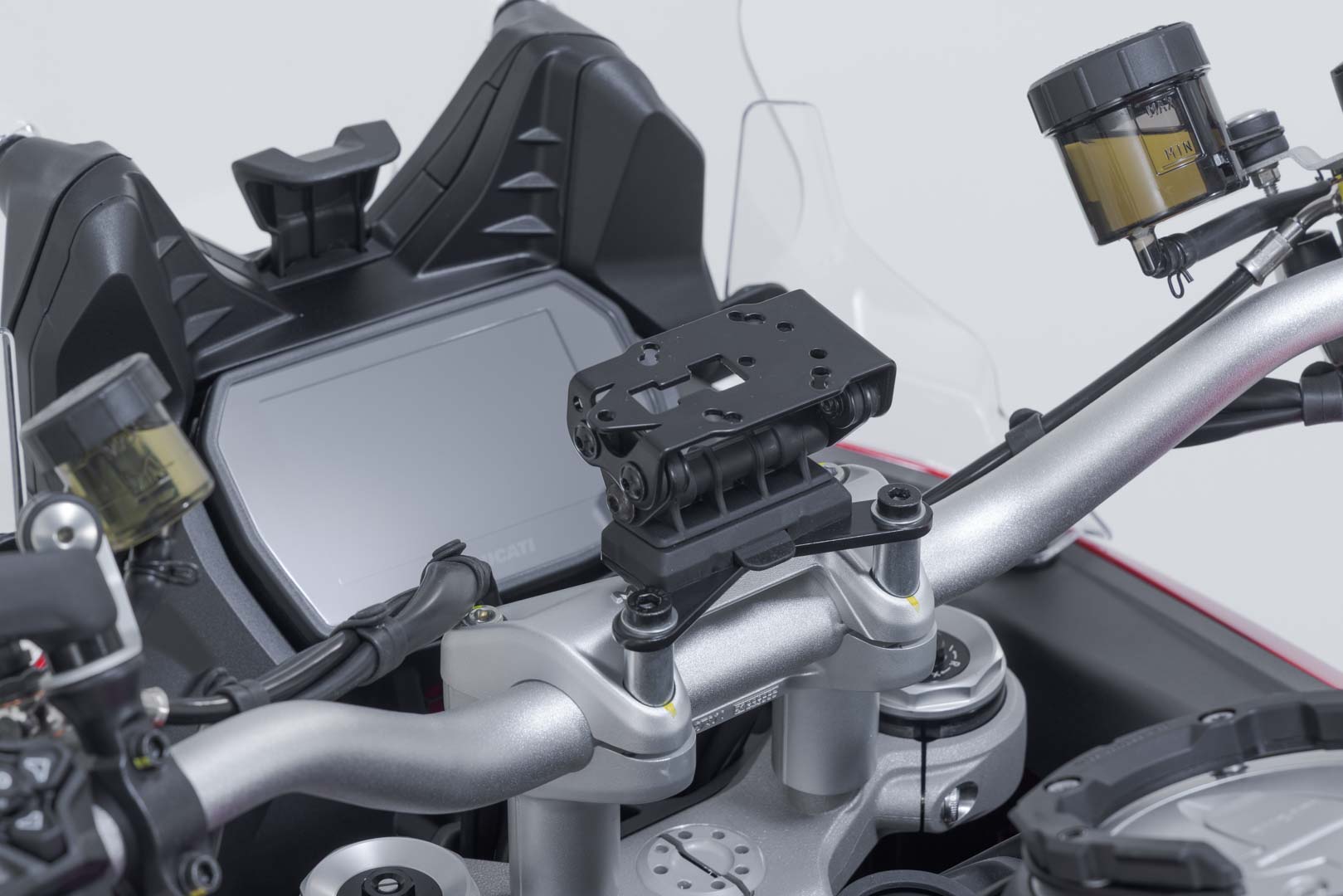 Soporte GPS para manillar Negro. Ducati Multistrada V4 (20-), V2 (24-).
