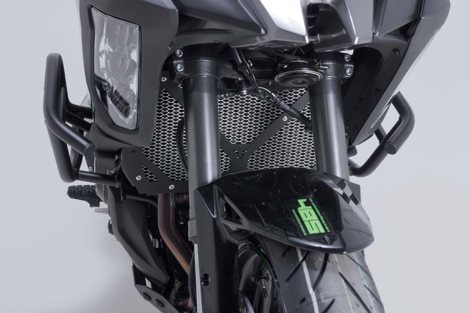 Radiator guard Black/Silver. Versys 1000 (18-) / 1100 (24-).