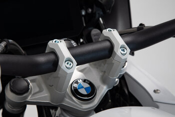Elevador de manillar h=40 mm. Plateado. R1200GS (12-18), R1250GS (18-).