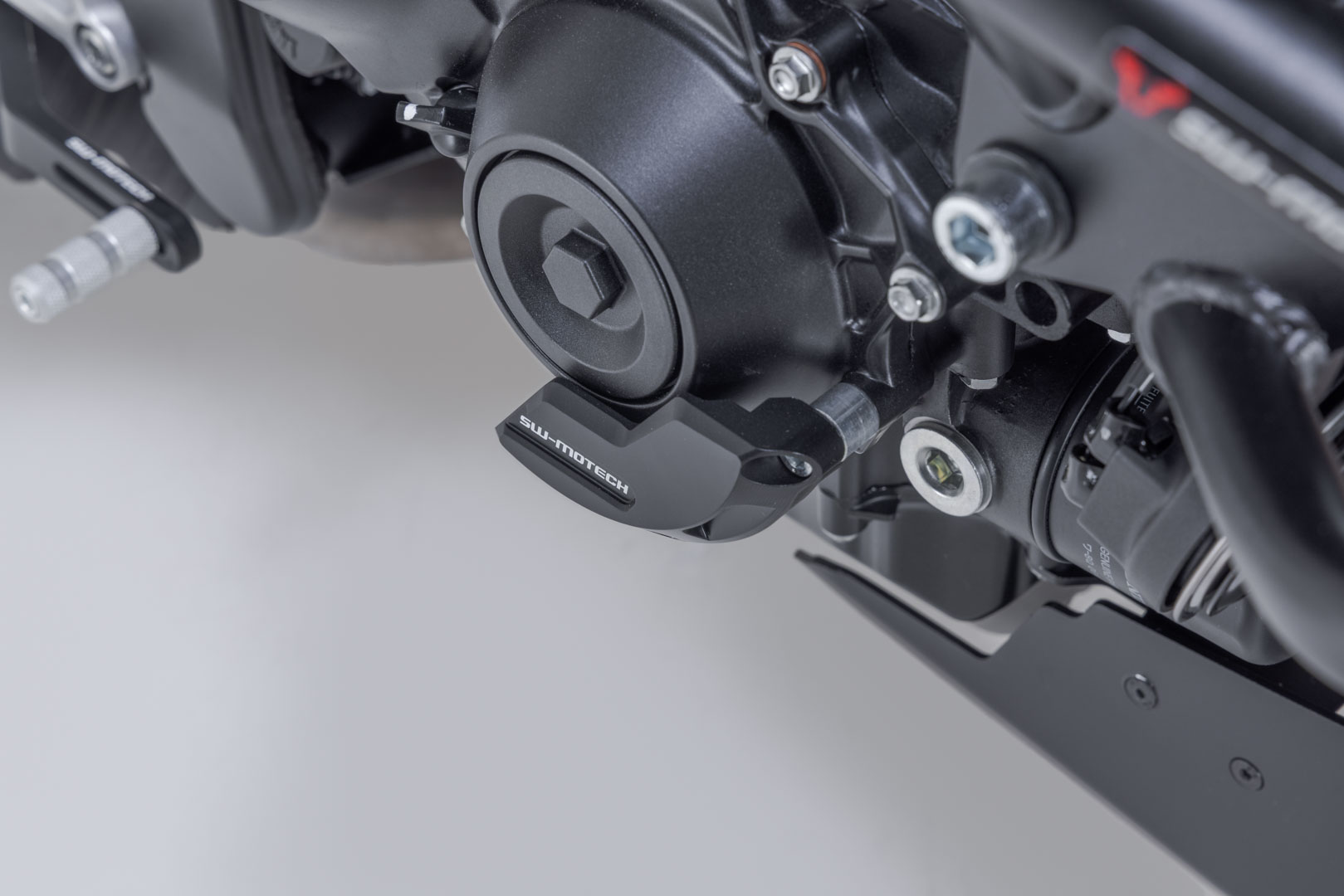 Protezione del coperchio del vano motore Honda CB1000 Hornet (24-).