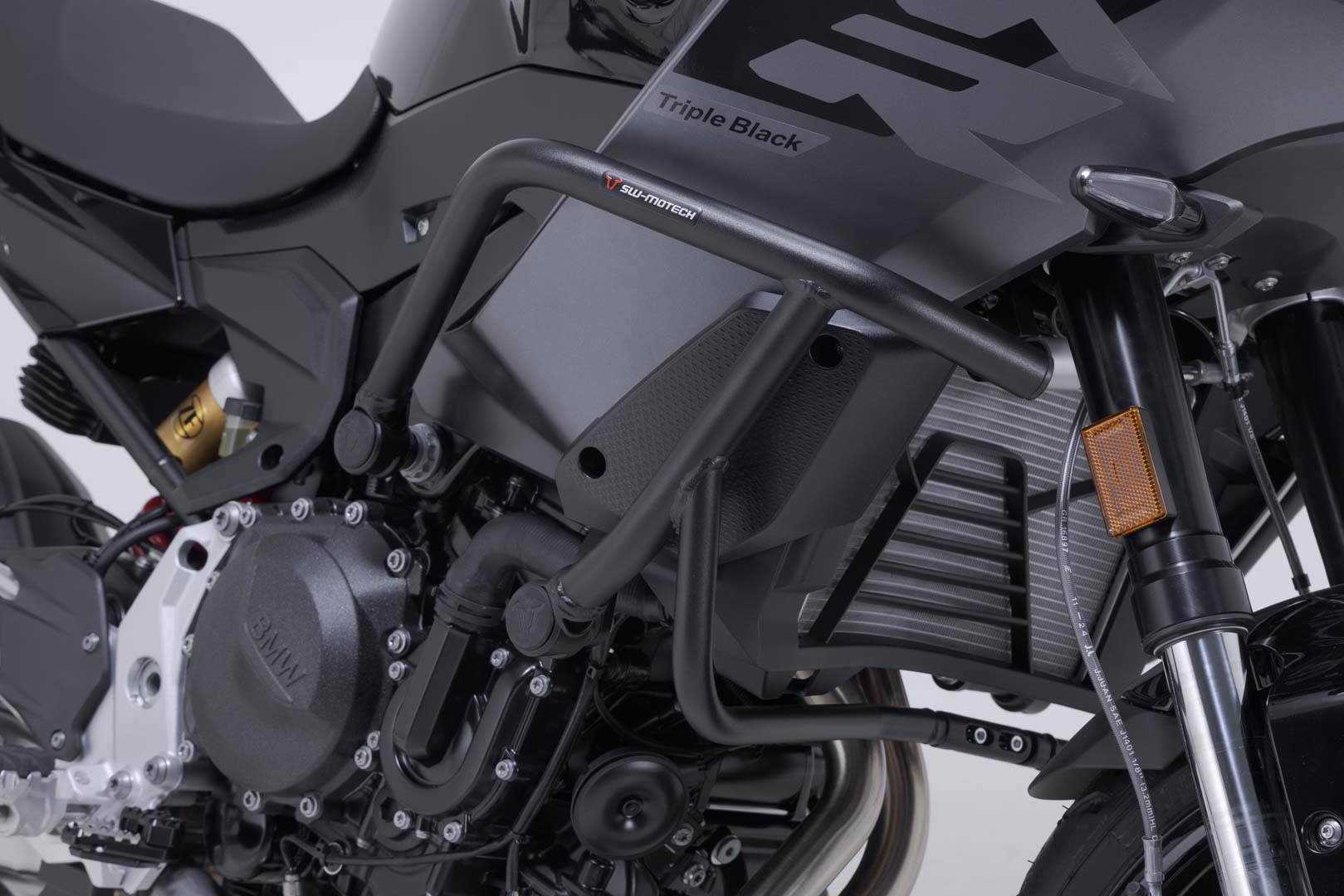 Protecciones laterales de motor Negro. BMW F 900 XR (19-).