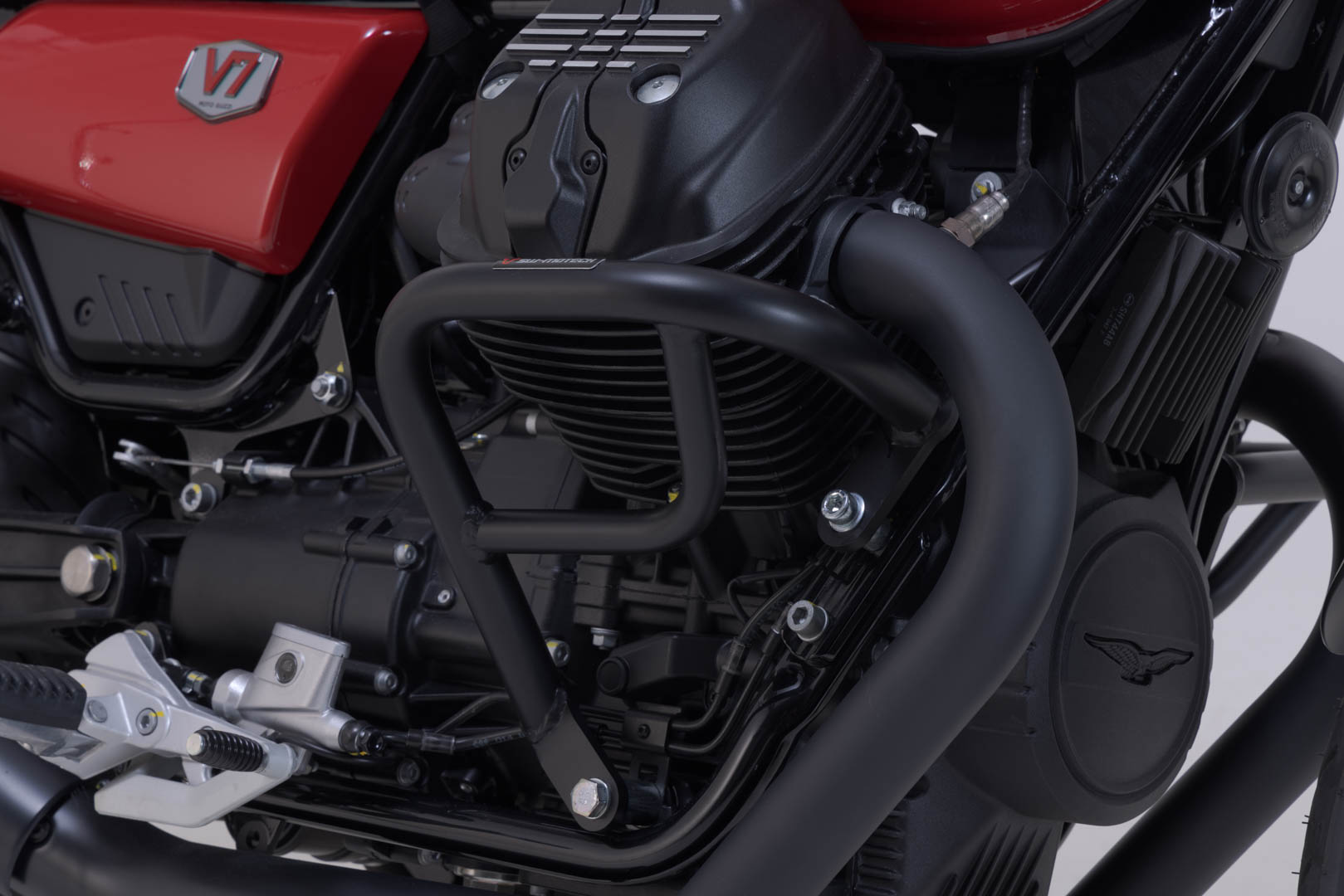 Barra di protezione motore Nero. Modelli Moto Guzzi V7/V9.