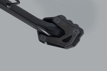 Base maggiorata per cavalletto laterale Nero/Argento. Modelli Suzuki.