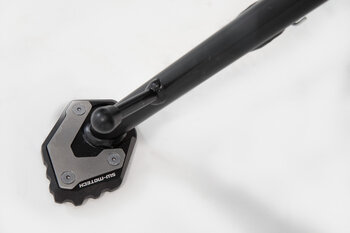 Base maggiorata per cavalletto laterale Nero/Argento. BMW F 750 / 800 GS (17-).