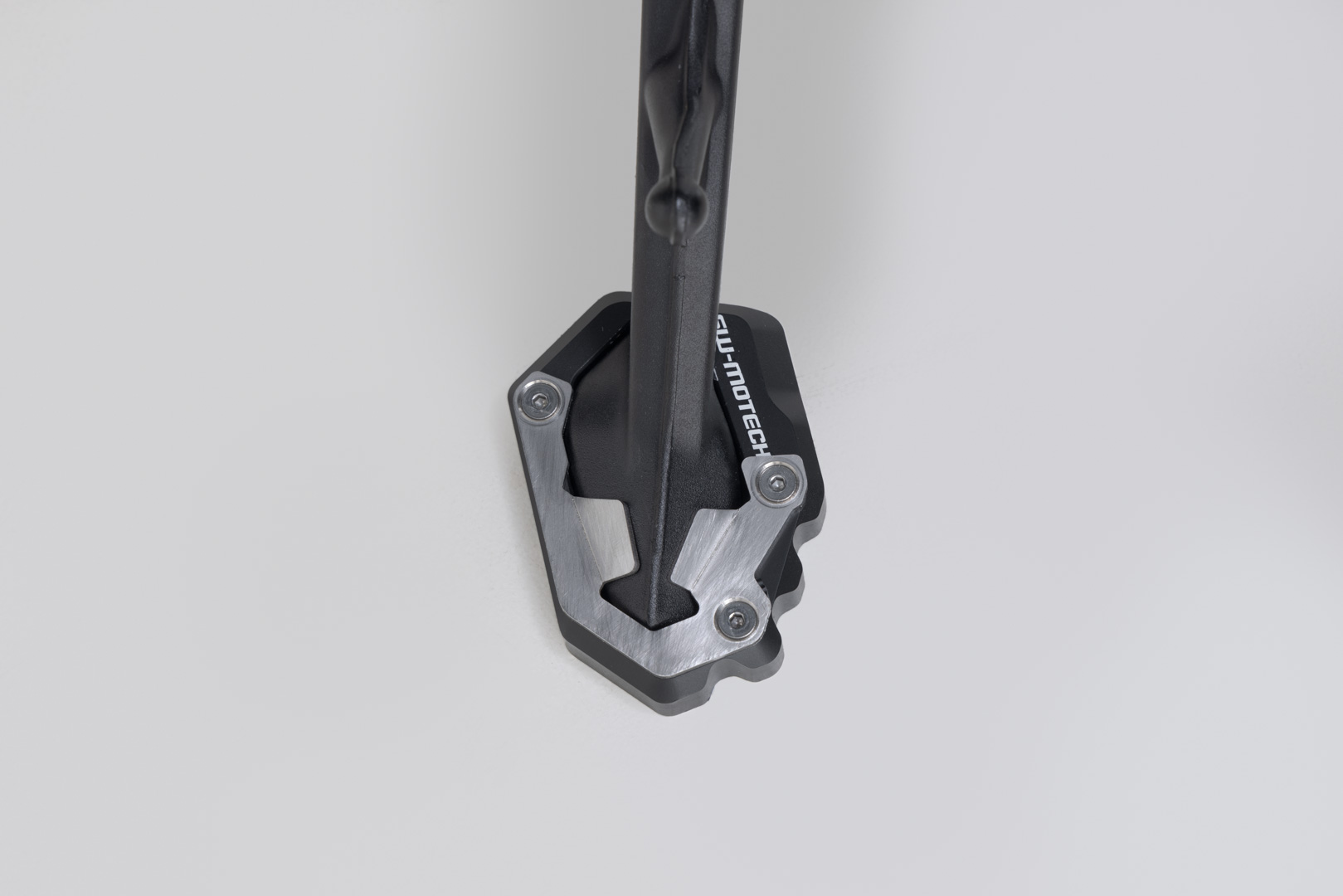 Base maggiorata per cavalletto laterale Nero/Argento. Royal Enfield Himalayan 450 / Rally.