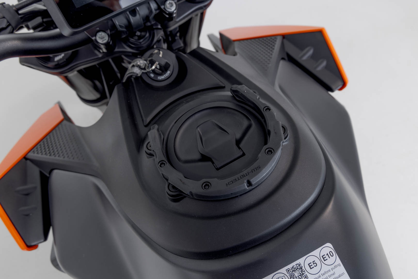 Anello serbatoio PRO Nero. KTM 990 Duke (23-).