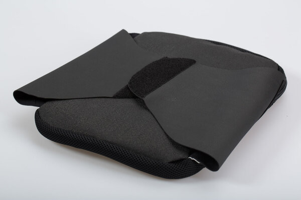 TRAVELLER PILLION cushion Black. Polyurethane. 22x29x5cm.