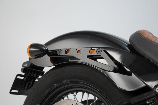 Soporte lateral SLH derecho LH1. B-stock. Harley-Davidson Street Bob/Slim/Standard. Per LH1.