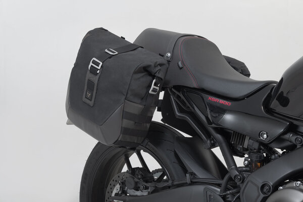 Legend Gear set sacoches latérales LC - Black E. Yamaha XSR900 (21-).