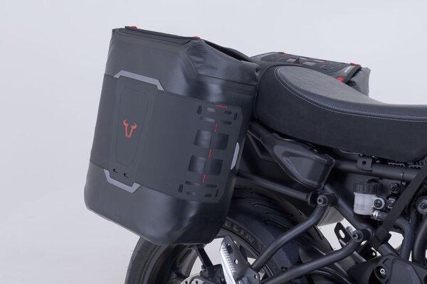 Sistema di borse WP V-LOC 16/16 l. Yamaha XSR700 (15-) / XSR700 XT (19-).