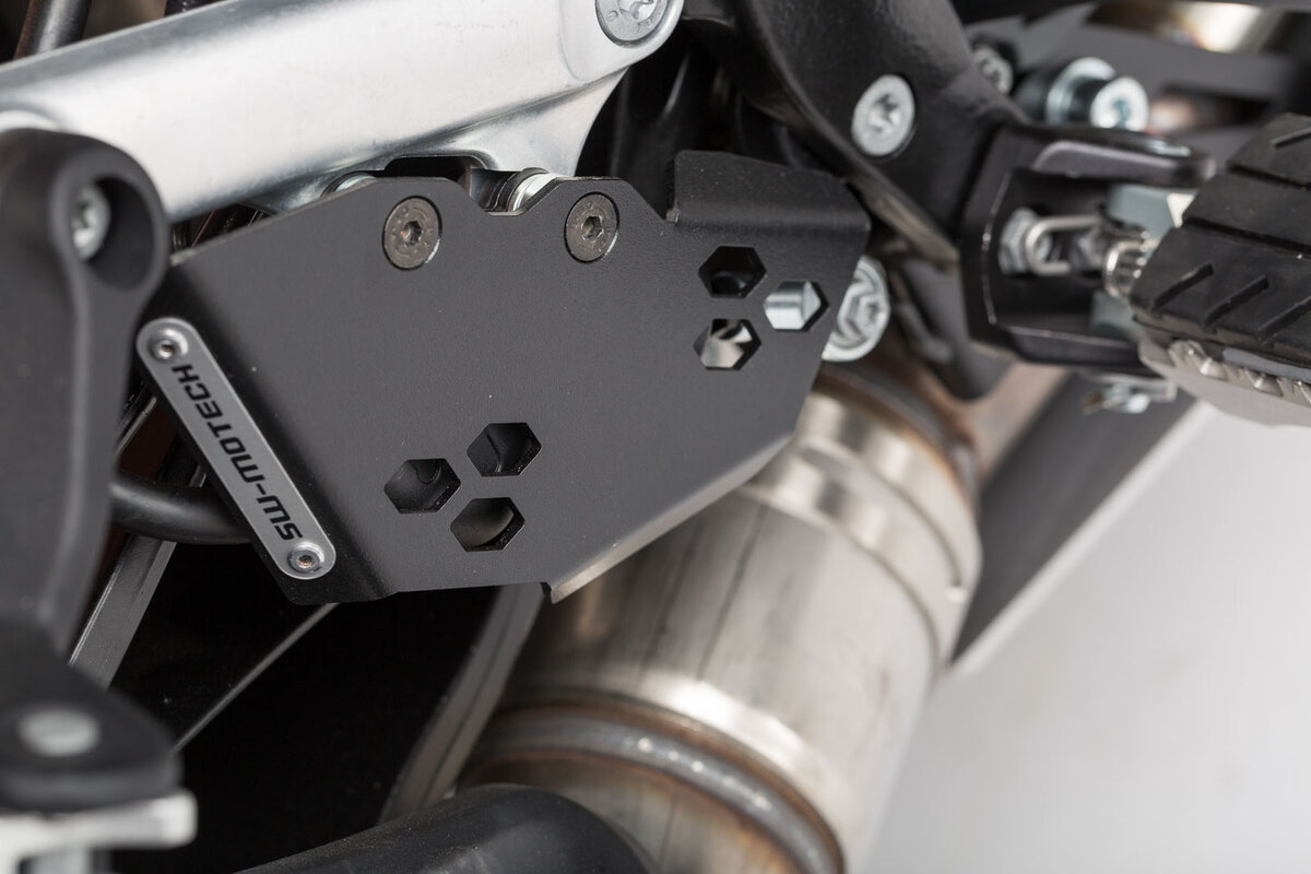 Protection de maitre-cylindre de frein arrière, pour modèles KTM Adventure.
