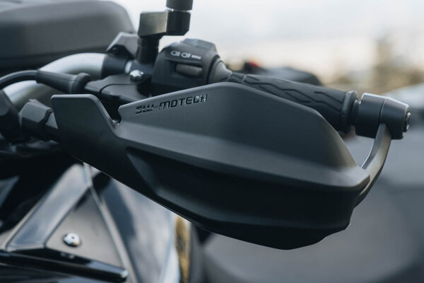 Kit protège-mains Adventure Noir. Honda CB500X (18-), NX500 (23-).