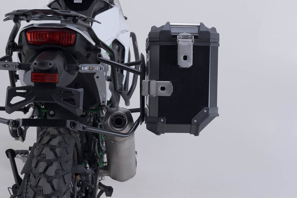 Telaio laterale PRO per Akrapovic Nero. Kawasaki KLE500 / KLE500 SE (26-).