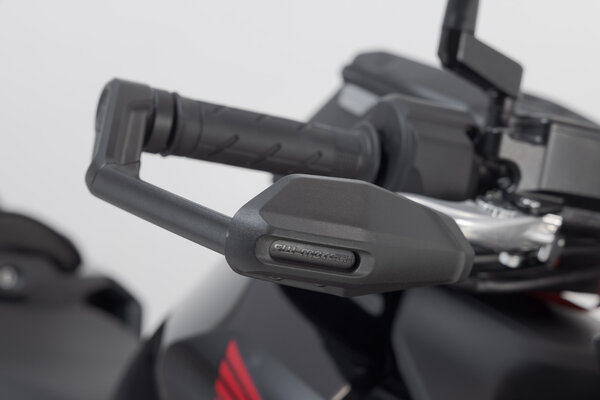 Lever guards with wind protection Black. Honda CB750 Hornet (22-).