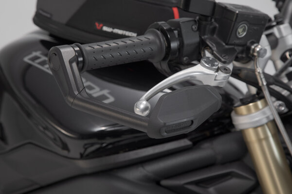 Protectores de maneta con deflector de aire Negro. Triumph Street Triple 675.