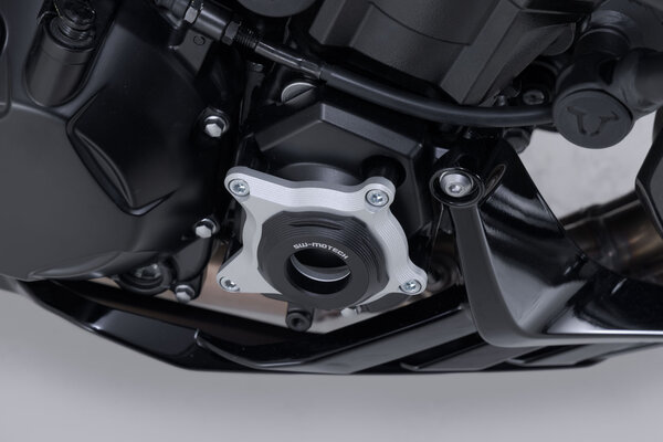 Protezione del coperchio del vano motore Nero/Argento. Kawasaki Z1100 (25-).