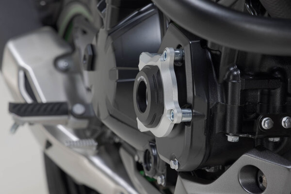 Engine case protector Black/Silver. Kawasaki Z900 models (16-).