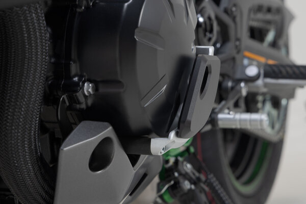 Engine case protector Black/Silver. Kawasaki Z900 models (16-).