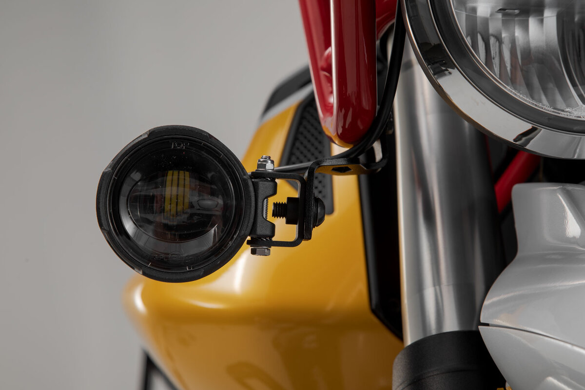 Kit feux longue portée LED SW-Motech EVO Moto Guzzi V85 TT 19-20 - Pièces  Carénage sur La Bécanerie