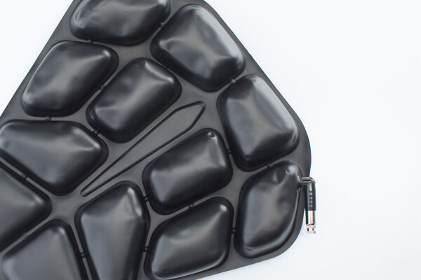 TRAVELLER PILLION cushion Black. 22 x 30 cm. With polyurethane air cushion.