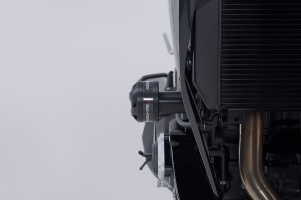 Frame slider kit Black. Kawasaki Z900 models (16-), Z1100 (25-).
