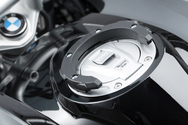 Anello aggancio serbatoio EVO Nero. Per modelli BMW / Ducati / KTM / Triumph.