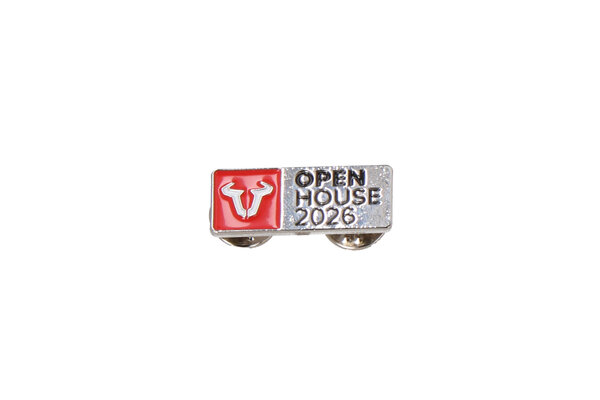 Pin OPEN HOUSE 2026 11,7 mm x 30,0 mm. Mehrfarbig. Zum Anstecken.